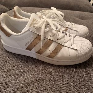 Adidas superstar women’s size 8
